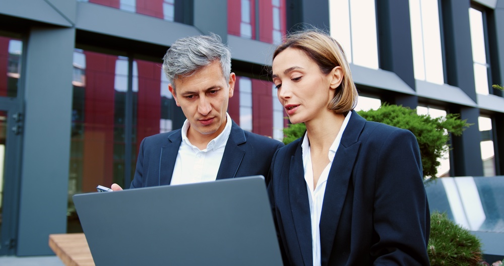 Manager and employee in a one-on-one mentor matching check-in conversation