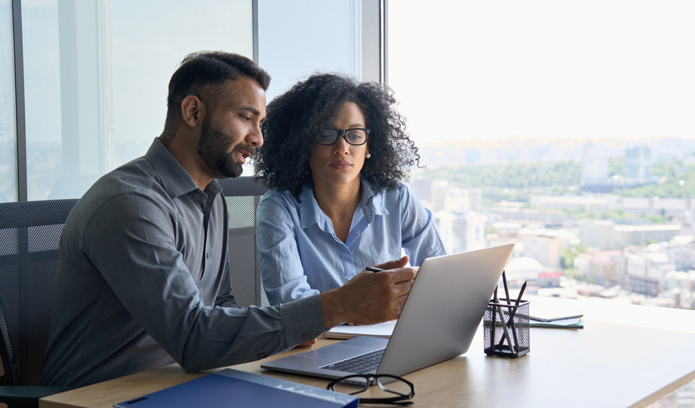 Experienced mentor demonstrating strong mentor skills while listening to a colleague in a one-on-one conversation